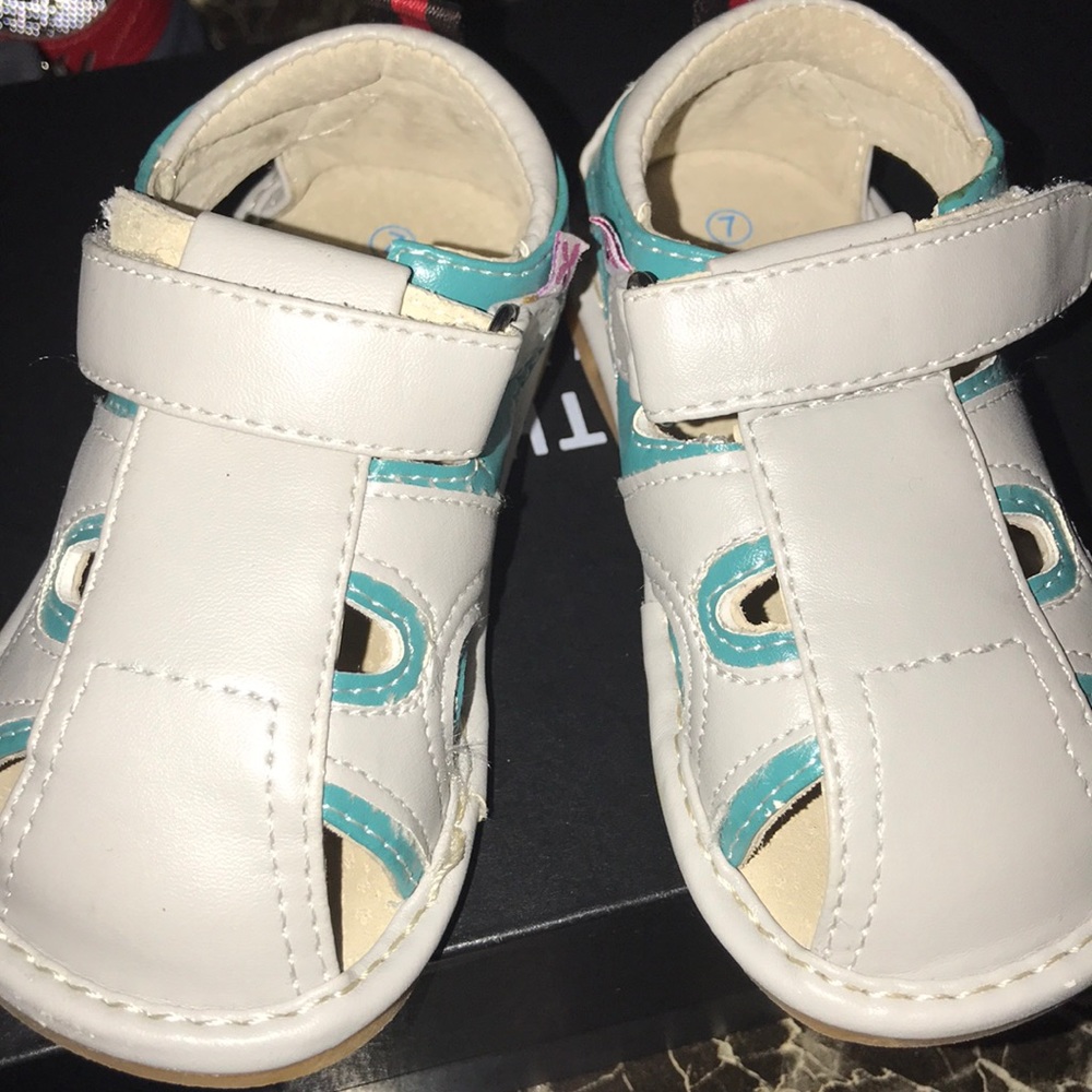 Kids Hide & Squeak Sandals